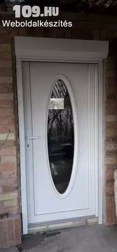 Műanyag bejárati ajtó